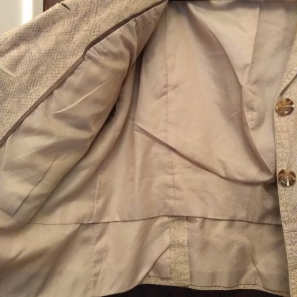 Safari Jacket. Neutral Color. Excellent Condition - Picture 9 of 16